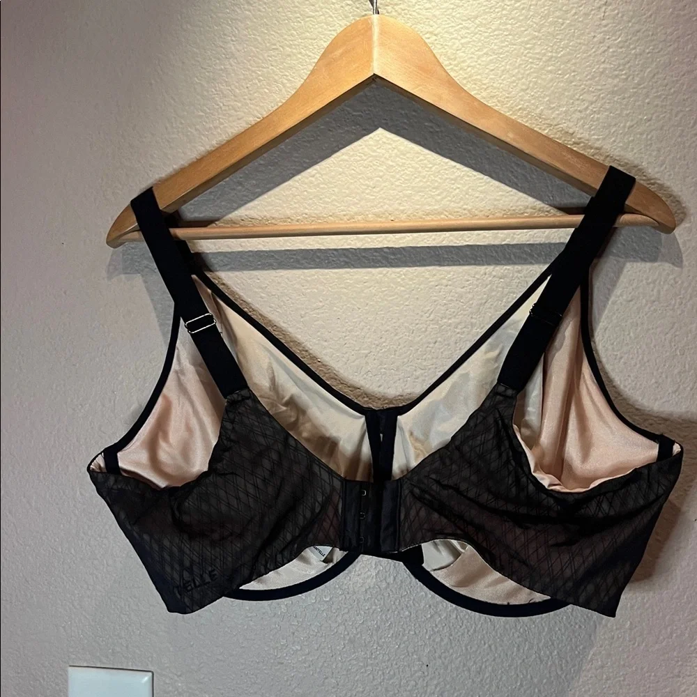 Chantelle Women’s Smooth Lines Bra Size 44DDD Black